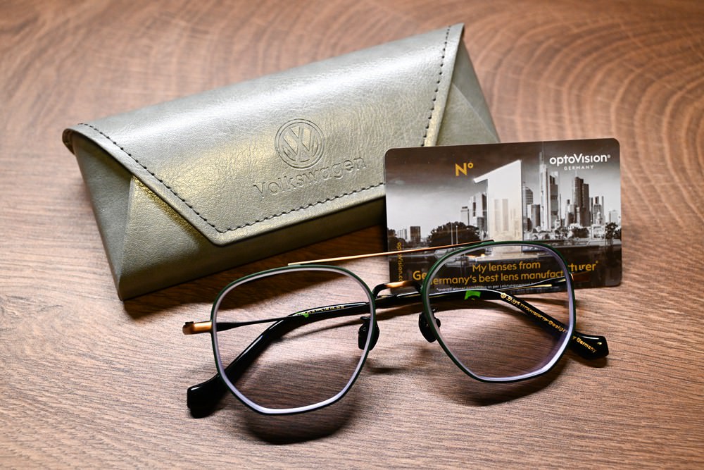 愛斯眼鏡精品｜屏東典藏館 德國NO.1 OptoVision客製化 鑽晶膜 Volkswagen純鈦鏡框 配鏡3D體驗