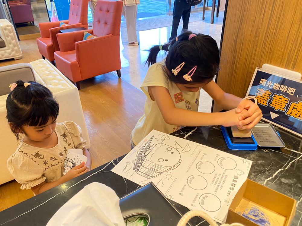 台東住宿推薦｜太陽升起的地方 太麻里曙光渡假 初鹿之境 夜探小野柳 排灣族部落豐收祭 太麻里平交道 多良車站 三天兩夜家族親子旅遊