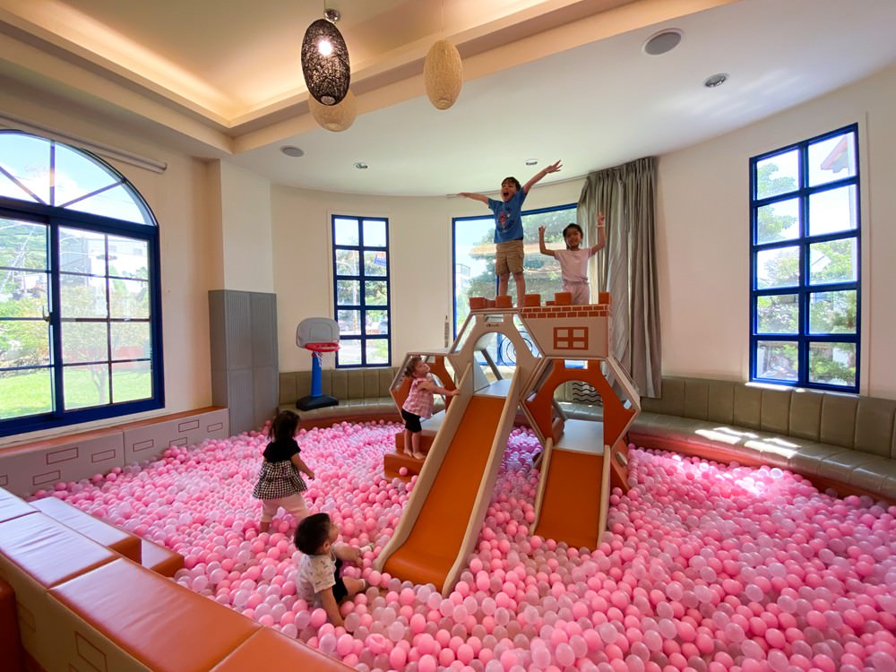 台東住宿推薦｜太陽升起的地方 太麻里曙光渡假 初鹿之境 夜探小野柳 排灣族部落豐收祭 太麻里平交道 多良車站 三天兩夜家族親子旅遊