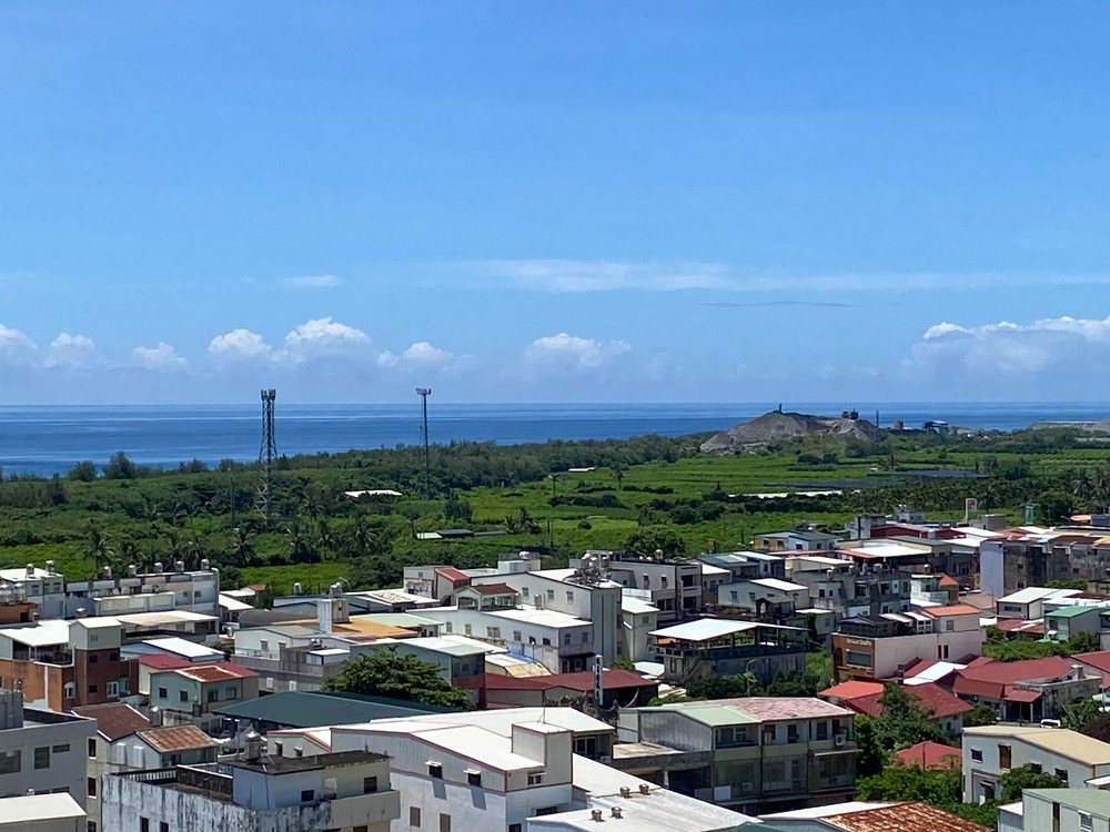 台東住宿推薦｜太陽升起的地方 太麻里曙光渡假 初鹿之境 夜探小野柳 排灣族部落豐收祭 太麻里平交道 多良車站 三天兩夜家族親子旅遊