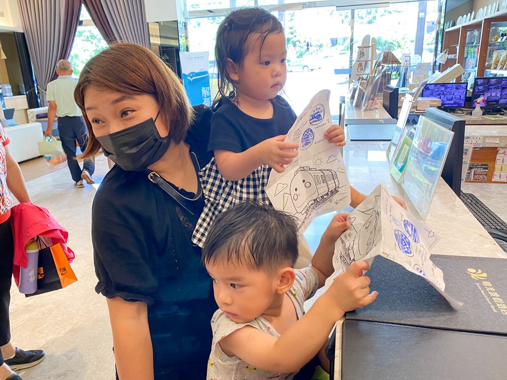 台東住宿推薦｜太陽升起的地方 太麻里曙光渡假 初鹿之境 夜探小野柳 排灣族部落豐收祭 太麻里平交道 多良車站 三天兩夜家族親子旅遊