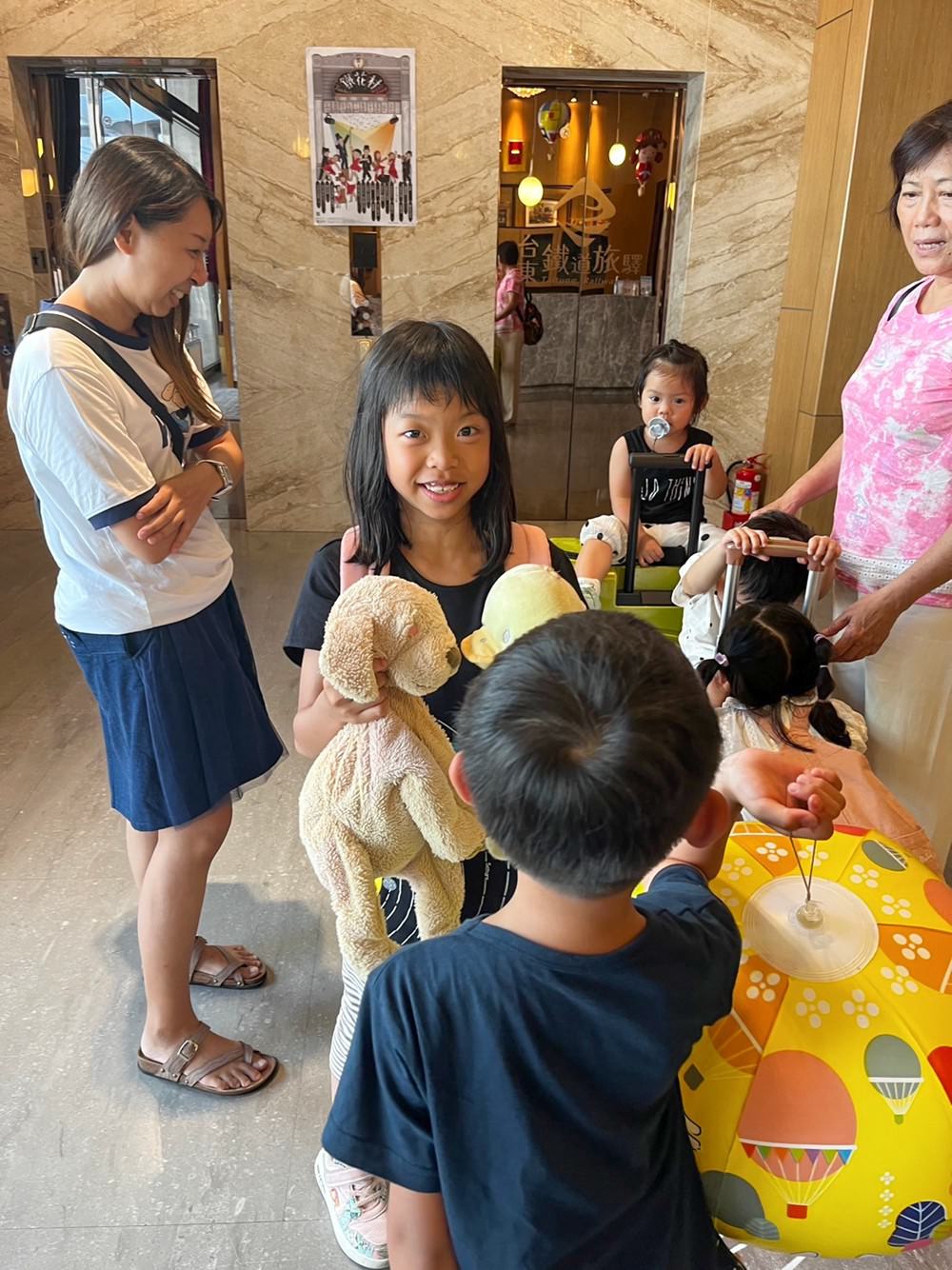 台東住宿推薦|鐵道旅驛追球日誌 無人機光雕音樂會 美娥海鮮必吃 逐浪海景咖啡看海 三天兩夜家族親子旅遊 - 第22張圖 台東住宿推薦|鐵道旅驛追球日誌 無人機光雕音樂會 美娥海鮮必吃 逐浪海景咖啡看海 三天兩夜家族親子旅遊