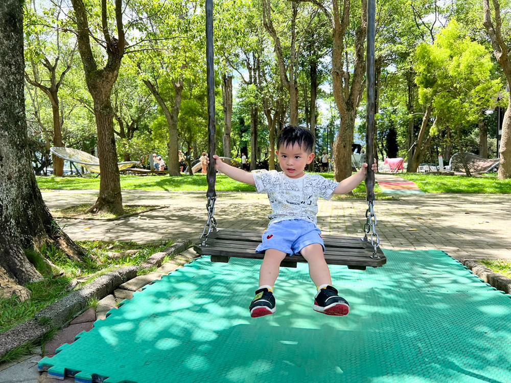 台東住宿推薦｜太陽升起的地方 太麻里曙光渡假 初鹿之境 夜探小野柳 排灣族部落豐收祭 太麻里平交道 多良車站 三天兩夜家族親子旅遊