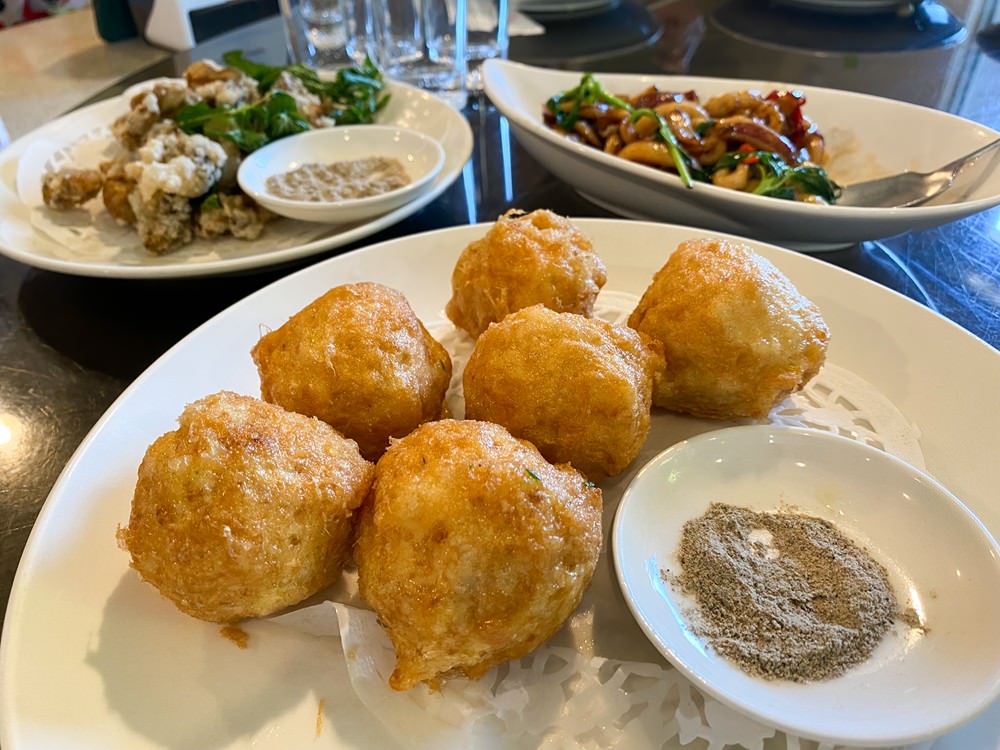 台東住宿推薦|鐵道旅驛追球日誌 無人機光雕音樂會 美娥海鮮必吃 逐浪海景咖啡看海 三天兩夜家族親子旅遊 - 第12張圖 台東住宿推薦|鐵道旅驛追球日誌 無人機光雕音樂會 美娥海鮮必吃 逐浪海景咖啡看海 三天兩夜家族親子旅遊