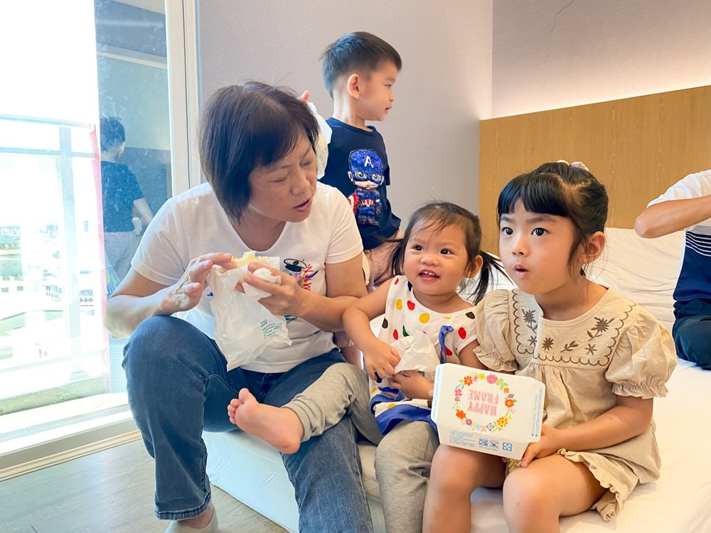 台東住宿推薦|鐵道旅驛追球日誌 無人機光雕音樂會 美娥海鮮必吃 逐浪海景咖啡看海 三天兩夜家族親子旅遊 - 第35張圖 台東住宿推薦|鐵道旅驛追球日誌 無人機光雕音樂會 美娥海鮮必吃 逐浪海景咖啡看海 三天兩夜家族親子旅遊