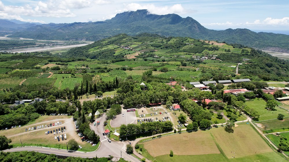 台東住宿推薦｜太陽升起的地方 太麻里曙光渡假 初鹿之境 夜探小野柳 排灣族部落豐收祭 太麻里平交道 多良車站 三天兩夜家族親子旅遊