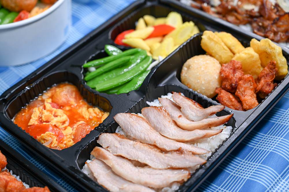 喜憨兒好食便當全新主菜 泰式檸檬魚柳 醬燒松阪豬 激推! 鹽烤鯖魚 竟然只要80元就吃的到!