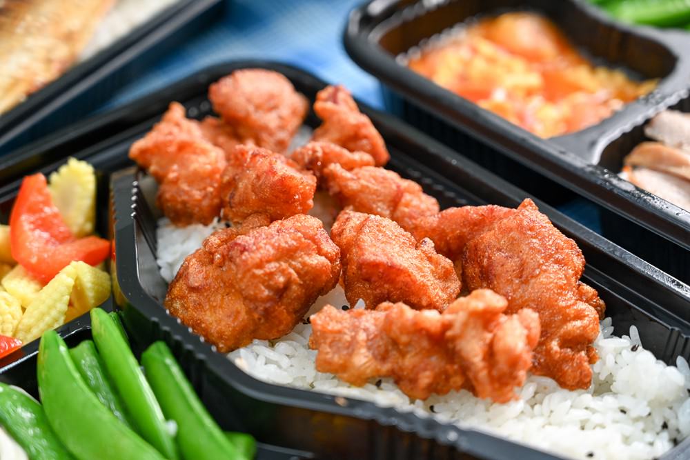 喜憨兒好食便當全新主菜 泰式檸檬魚柳 醬燒松阪豬 激推! 鹽烤鯖魚 竟然只要80元就吃的到!