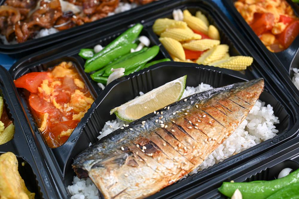 喜憨兒好食便當全新主菜 泰式檸檬魚柳 醬燒松阪豬 激推! 鹽烤鯖魚 竟然只要80元就吃的到!
