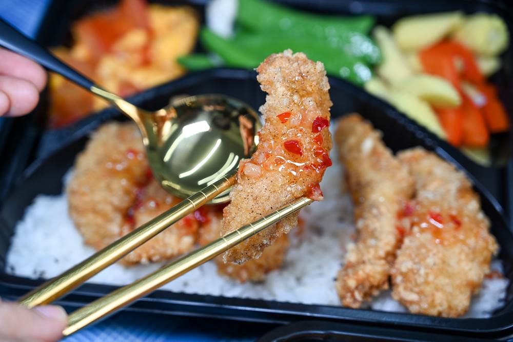 喜憨兒好食便當全新主菜 泰式檸檬魚柳 醬燒松阪豬 激推! 鹽烤鯖魚 竟然只要80元就吃的到!