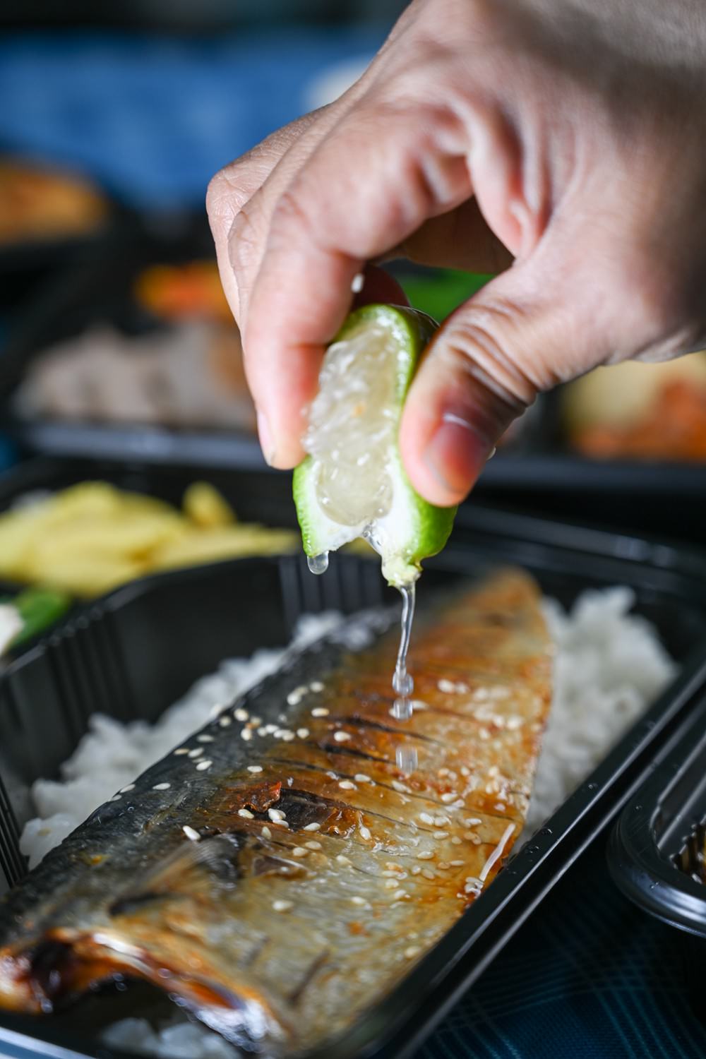 喜憨兒好食便當全新主菜 泰式檸檬魚柳 醬燒松阪豬 激推! 鹽烤鯖魚 竟然只要80元就吃的到!