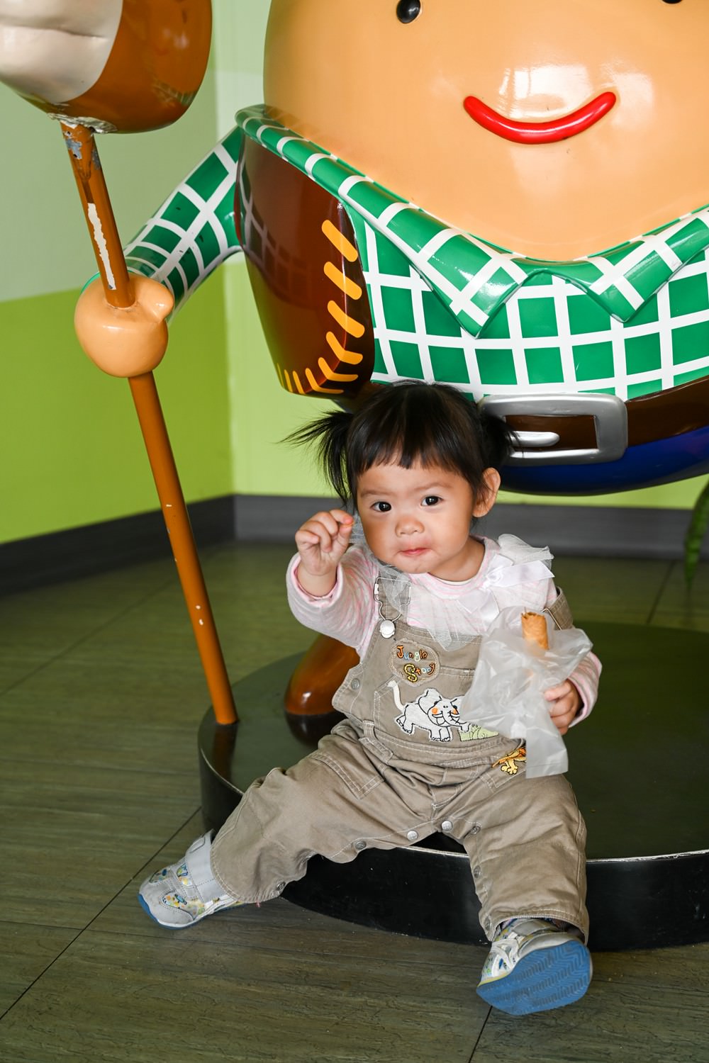 嘉義觀光工廠推薦｜勤億蛋品夢工場 蛋捲DIY 認識好蛋 品嚐滴雞精 工廠實境秀 蛋品科技親子旅行