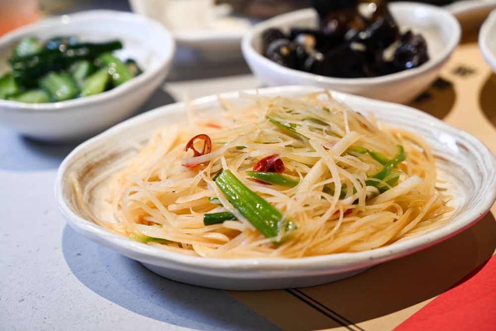 高雄左營區美食｜爆爆蛙 牛蛙拌鍋 必點 夏灣老味私房菜 潮流銷魂餐廳 原來吃鍋也可以那麼Chill