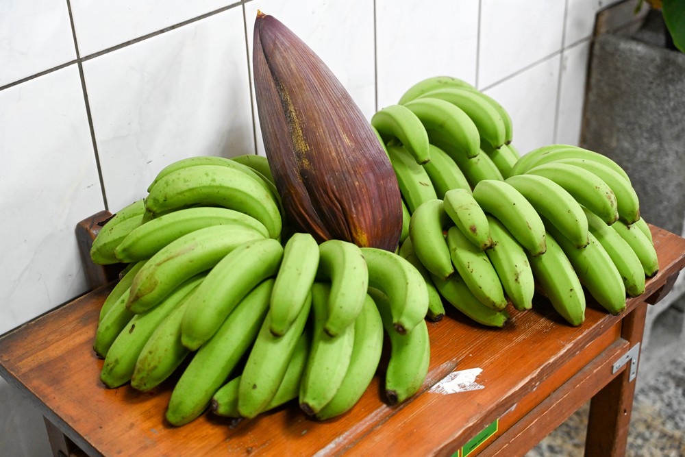 屏東萬丹共學趣｜親子一日旅遊推薦，必吃馬卡龍紅豆餅、萬丹古早味綠蕉美食、臭豆腐配精品咖啡，竹林有機農場羅勒洗顏慕斯DIY、丹醇研選牧場鮮乳!