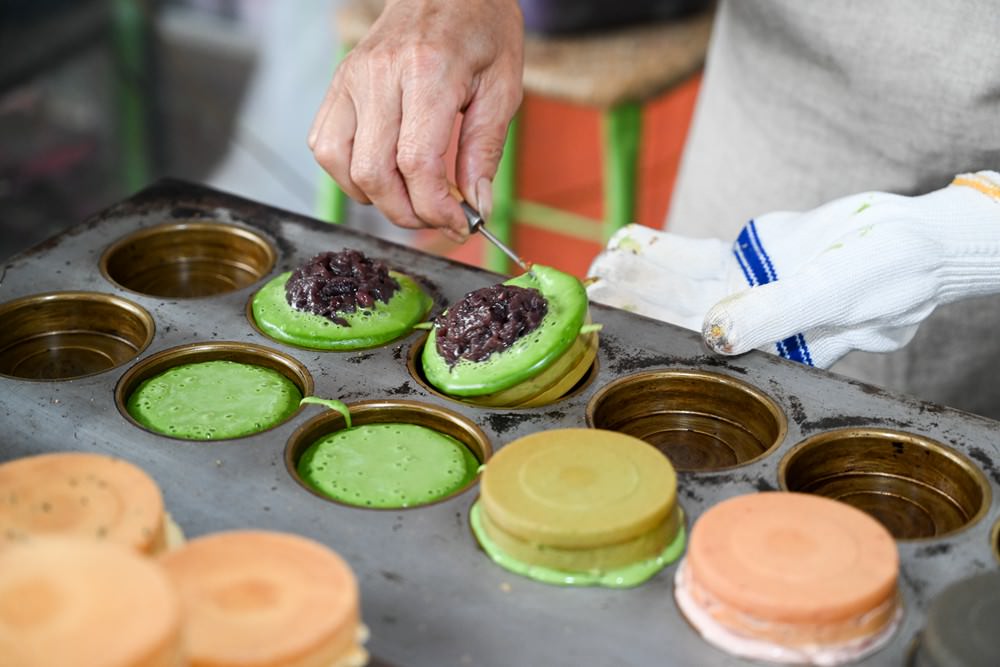 屏東萬丹共學趣｜親子一日旅遊推薦，必吃馬卡龍紅豆餅、萬丹古早味綠蕉美食、臭豆腐配精品咖啡，竹林有機農場羅勒洗顏慕斯DIY、丹醇研選牧場鮮乳!
