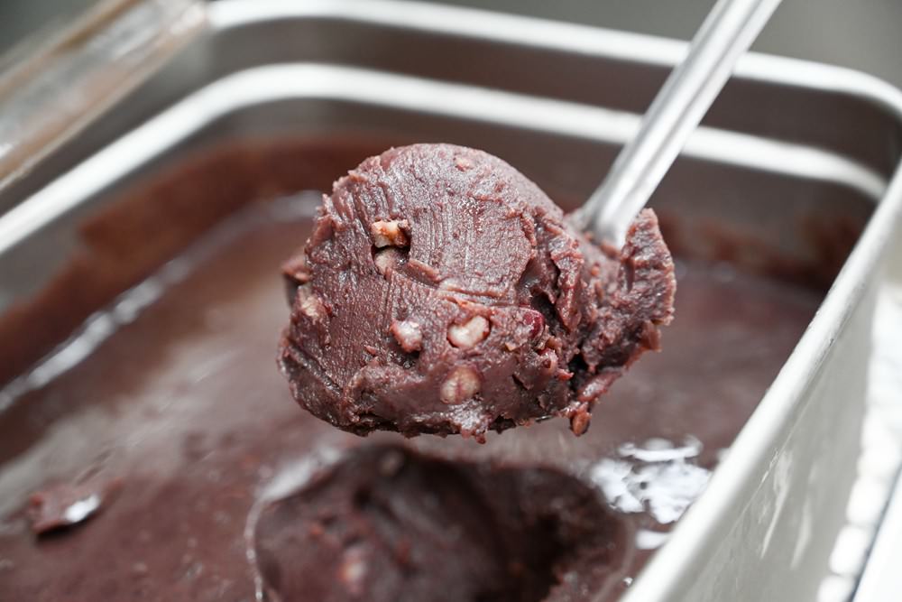 屏東萬丹共學趣｜親子一日旅遊推薦，必吃馬卡龍紅豆餅、萬丹古早味綠蕉美食、臭豆腐配精品咖啡，竹林有機農場羅勒洗顏慕斯DIY、丹醇研選牧場鮮乳!