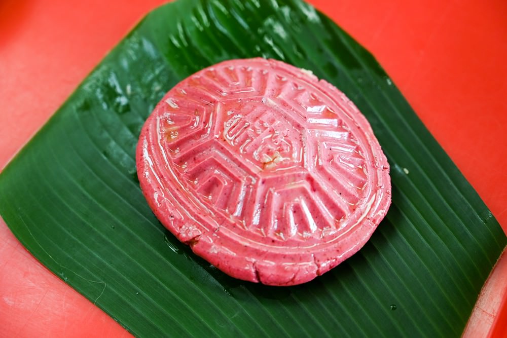 屏東萬丹共學趣｜親子一日旅遊推薦，必吃馬卡龍紅豆餅、萬丹古早味綠蕉美食、臭豆腐配精品咖啡，竹林有機農場羅勒洗顏慕斯DIY、丹醇研選牧場鮮乳!