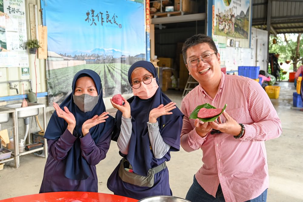 屏東萬丹共學趣｜親子一日旅遊推薦，必吃馬卡龍紅豆餅、萬丹古早味綠蕉美食、臭豆腐配精品咖啡，竹林有機農場羅勒洗顏慕斯DIY、丹醇研選牧場鮮乳!
