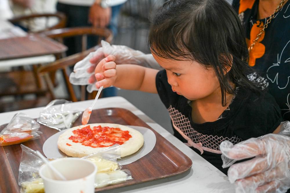 喜憨兒喜歡你咖啡 親子PIZZA DIY 盛夏冰果夏季飲品 第2杯享優惠 消費滿千送限量手工餅乾禮盒 - 第20張圖 喜憨兒喜歡你咖啡 親子PIZZA DIY 盛夏冰果夏季飲品 第2杯享優惠 消費滿千送限量手工餅乾禮盒
