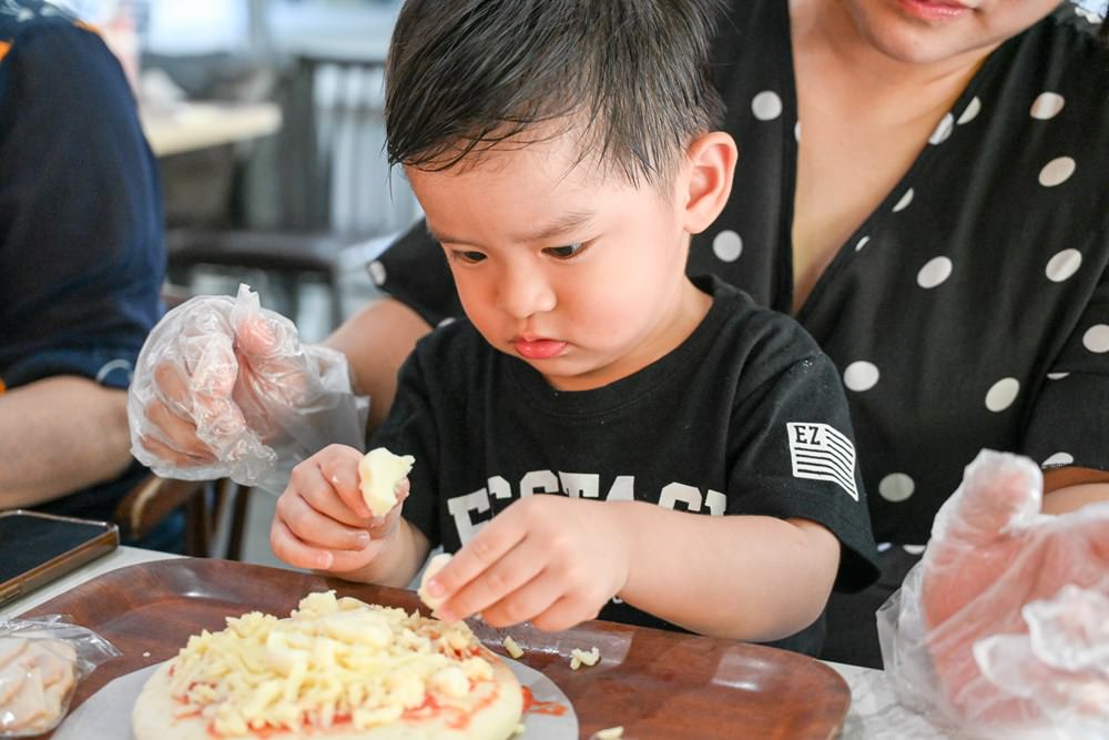 喜憨兒喜歡你咖啡 親子PIZZA DIY 盛夏冰果夏季飲品 第2杯享優惠 消費滿千送限量手工餅乾禮盒 - 第21張圖 喜憨兒喜歡你咖啡 親子PIZZA DIY 盛夏冰果夏季飲品 第2杯享優惠 消費滿千送限量手工餅乾禮盒