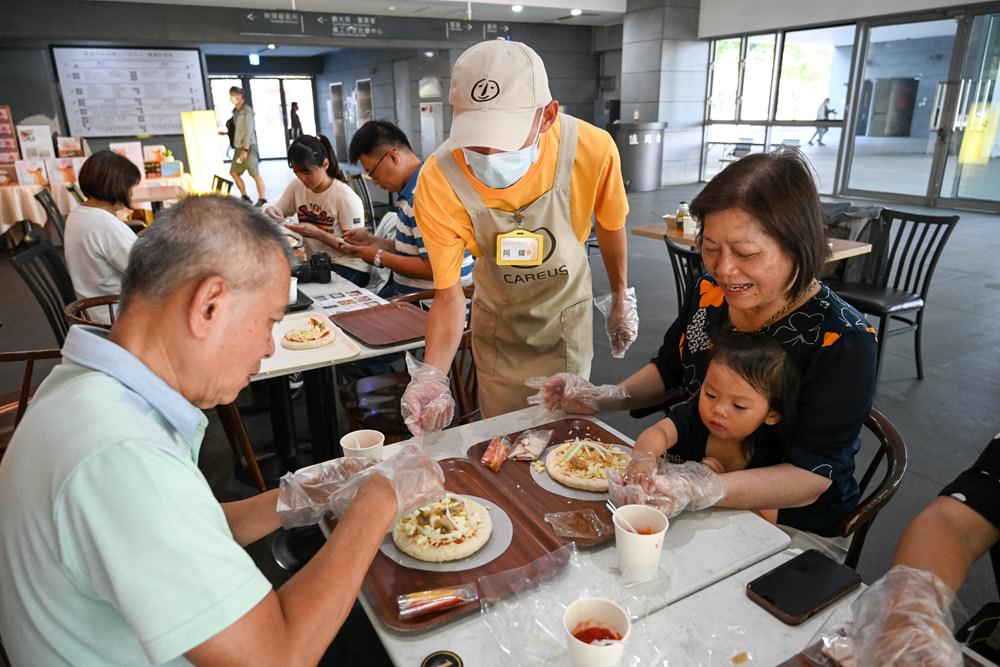 喜憨兒喜歡你咖啡 親子PIZZA DIY 盛夏冰果夏季飲品 第2杯享優惠 消費滿千送限量手工餅乾禮盒 - 第18張圖 喜憨兒喜歡你咖啡 親子PIZZA DIY 盛夏冰果夏季飲品 第2杯享優惠 消費滿千送限量手工餅乾禮盒