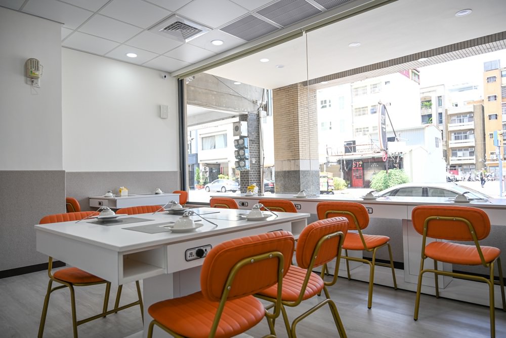 高雄鍋物推薦|喜憨兒鍋物料理 澎湃海陸總匯 六種湯底任選 自助吧 全新裝潢個人鍋 親子友善餐廳 高雄聯萌巨萌角色直擊 - 第4張圖 高雄鍋物推薦|喜憨兒鍋物料理 澎湃海陸總匯 六種湯底任選 自助吧 全新裝潢個人鍋 親子友善餐廳 高雄聯萌巨萌角色直擊