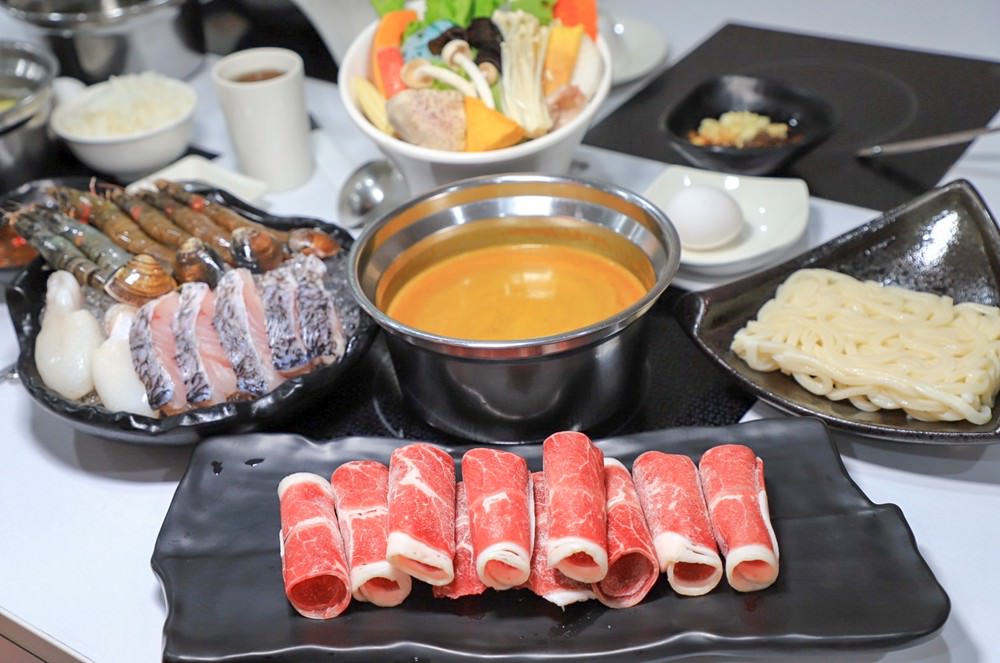 高雄鍋物推薦|喜憨兒鍋物料理 澎湃海陸總匯 六種湯底任選 自助吧 全新裝潢個人鍋 親子友善餐廳 高雄聯萌巨萌角色直擊 - 第8張圖 高雄鍋物推薦|喜憨兒鍋物料理 澎湃海陸總匯 六種湯底任選 自助吧 全新裝潢個人鍋 親子友善餐廳 高雄聯萌巨萌角色直擊