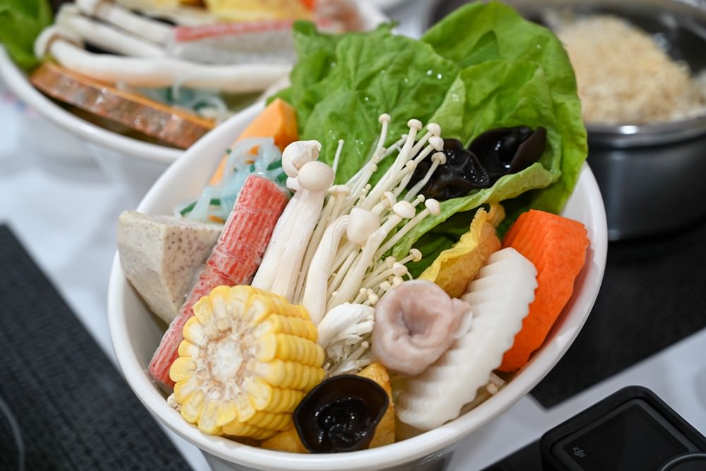 高雄鍋物推薦|喜憨兒鍋物料理 澎湃海陸總匯 六種湯底任選 自助吧 全新裝潢個人鍋 親子友善餐廳 高雄聯萌巨萌角色直擊 - 第34張圖 高雄鍋物推薦|喜憨兒鍋物料理 澎湃海陸總匯 六種湯底任選 自助吧 全新裝潢個人鍋 親子友善餐廳 高雄聯萌巨萌角色直擊