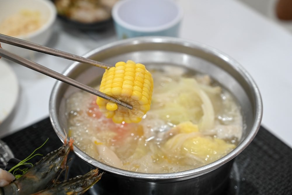 高雄鍋物推薦|喜憨兒鍋物料理 澎湃海陸總匯 六種湯底任選 自助吧 全新裝潢個人鍋 親子友善餐廳 高雄聯萌巨萌角色直擊 - 第39張圖 高雄鍋物推薦|喜憨兒鍋物料理 澎湃海陸總匯 六種湯底任選 自助吧 全新裝潢個人鍋 親子友善餐廳 高雄聯萌巨萌角色直擊