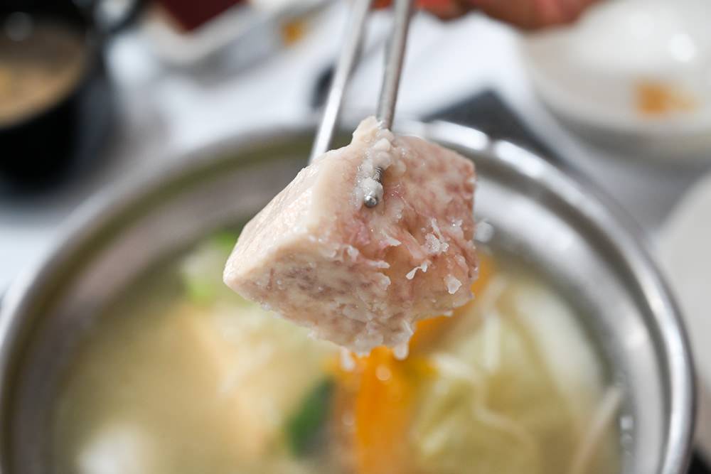 高雄鍋物推薦|喜憨兒鍋物料理 澎湃海陸總匯 六種湯底任選 自助吧 全新裝潢個人鍋 親子友善餐廳 高雄聯萌巨萌角色直擊 - 第38張圖 高雄鍋物推薦|喜憨兒鍋物料理 澎湃海陸總匯 六種湯底任選 自助吧 全新裝潢個人鍋 親子友善餐廳 高雄聯萌巨萌角色直擊