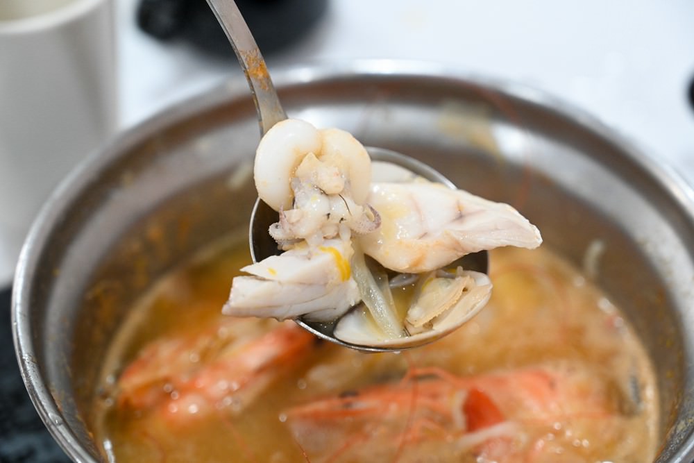 高雄鍋物推薦|喜憨兒鍋物料理 澎湃海陸總匯 六種湯底任選 自助吧 全新裝潢個人鍋 親子友善餐廳 高雄聯萌巨萌角色直擊 - 第31張圖 高雄鍋物推薦|喜憨兒鍋物料理 澎湃海陸總匯 六種湯底任選 自助吧 全新裝潢個人鍋 親子友善餐廳 高雄聯萌巨萌角色直擊