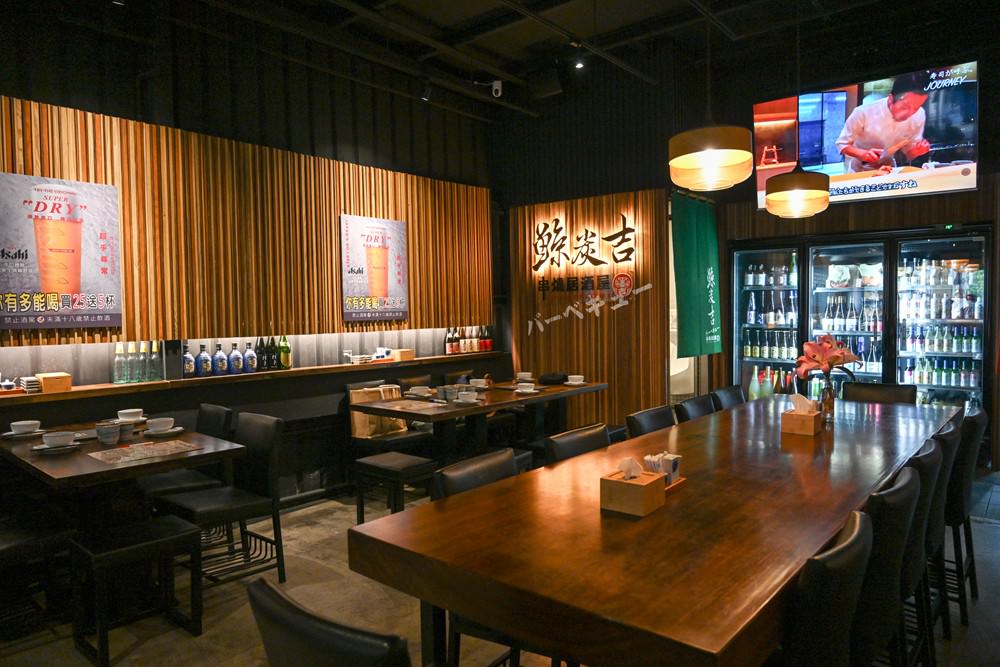 高雄楠梓美食|鯨炭吉串燒居酒屋,生日派對餐廳 浮誇日式料理,令人驚豔的手釣海魚兩吃! 嚴選串燒搭配生啤太過癮 ,上百種日本料理上上選! - 第4張圖 高雄楠梓美食|鯨炭吉串燒居酒屋,生日派對餐廳 浮誇日式料理,令人驚豔的手釣海魚兩吃! 嚴選串燒搭配生啤太過癮 ,上百種日本料理上上選!