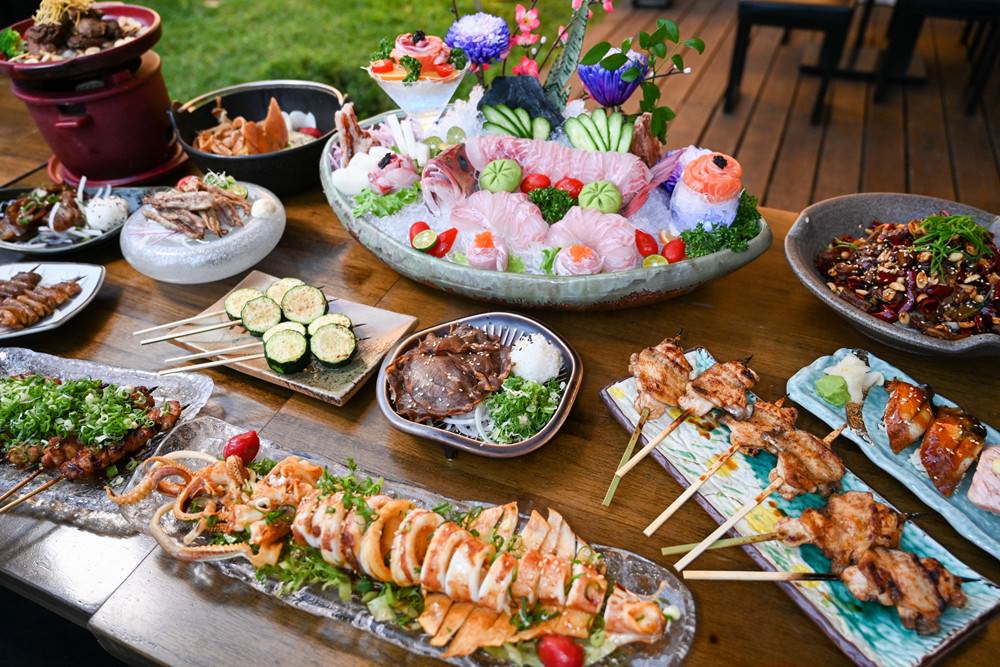 高雄楠梓美食|鯨炭吉串燒居酒屋,生日派對餐廳 浮誇日式料理,令人驚豔的手釣海魚兩吃! 嚴選串燒搭配生啤太過癮 ,上百種日本料理上上選! - 第1張圖 高雄楠梓美食|鯨炭吉串燒居酒屋,生日派對餐廳 浮誇日式料理,令人驚豔的手釣海魚兩吃! 嚴選串燒搭配生啤太過癮 ,上百種日本料理上上選!