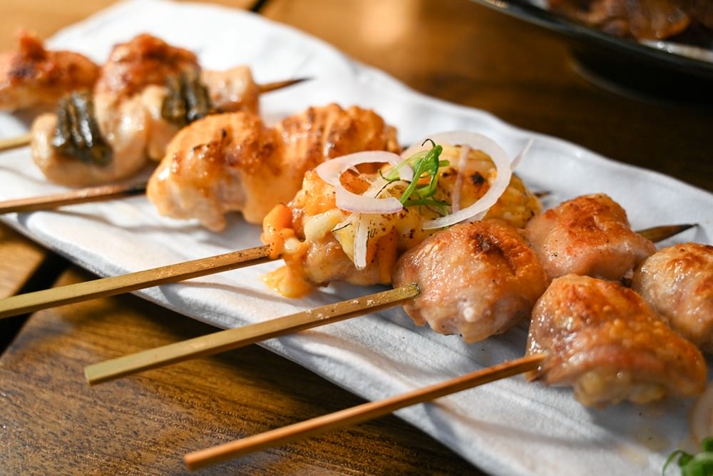高雄楠梓美食|鯨炭吉串燒居酒屋,生日派對餐廳 浮誇日式料理,令人驚豔的手釣海魚兩吃! 嚴選串燒搭配生啤太過癮 ,上百種日本料理上上選! - 第27張圖 高雄楠梓美食|鯨炭吉串燒居酒屋,生日派對餐廳 浮誇日式料理,令人驚豔的手釣海魚兩吃! 嚴選串燒搭配生啤太過癮 ,上百種日本料理上上選!