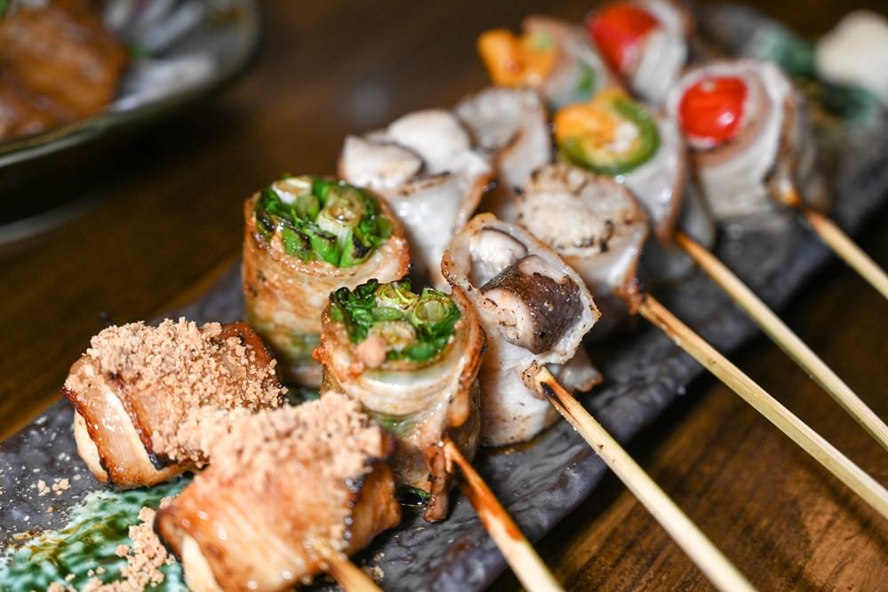 高雄楠梓美食|鯨炭吉串燒居酒屋,生日派對餐廳 浮誇日式料理,令人驚豔的手釣海魚兩吃! 嚴選串燒搭配生啤太過癮 ,上百種日本料理上上選! - 第26張圖 高雄楠梓美食|鯨炭吉串燒居酒屋,生日派對餐廳 浮誇日式料理,令人驚豔的手釣海魚兩吃! 嚴選串燒搭配生啤太過癮 ,上百種日本料理上上選!