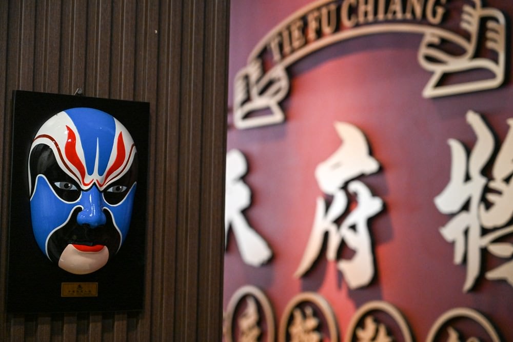 高雄麻辣小吃推薦｜「天府將 麻辣乾鍋」搭秘製酸梅湯最對味! 三民區建工美食，麻辣煲、經典特色小吃，高雄新開幕!