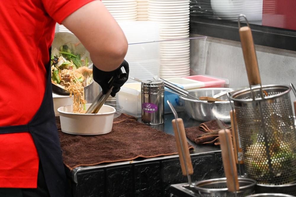 高雄麻辣小吃推薦｜「天府將 麻辣乾鍋」搭秘製酸梅湯最對味! 三民區建工美食，麻辣煲、經典特色小吃，高雄新開幕!