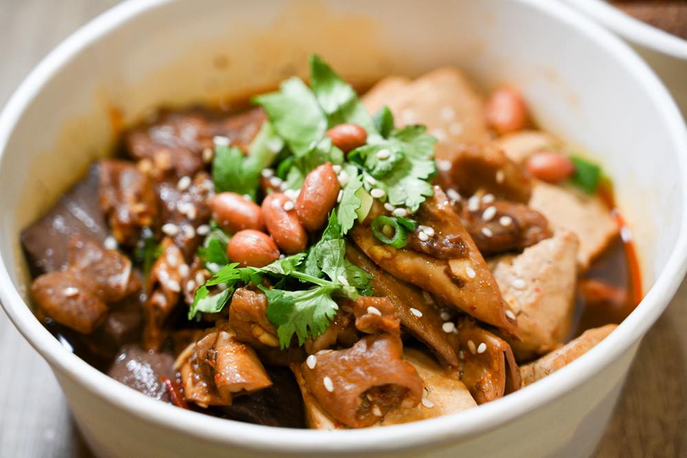 高雄麻辣小吃推薦｜「天府將 麻辣乾鍋」搭秘製酸梅湯最對味! 三民區建工美食，麻辣煲、經典特色小吃，高雄新開幕!