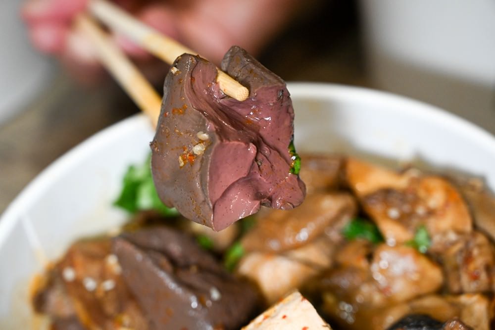 高雄麻辣小吃推薦｜「天府將 麻辣乾鍋」搭秘製酸梅湯最對味! 三民區建工美食，麻辣煲、經典特色小吃，高雄新開幕!