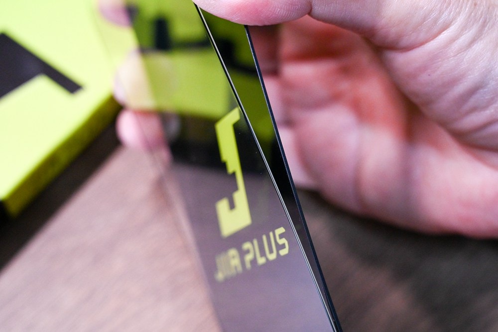 iPhone螢幕保護貼推薦 | 佳佳貼 Jia plus 無色藍光玻璃保護貼 高鋁矽玻璃硬度9H,壓邊實測50KG以上,降低藍光也能維持真實色彩! - 第4張圖 iPhone螢幕保護貼推薦 | 佳佳貼 Jia plus 無色藍光玻璃保護貼 高鋁矽玻璃硬度9H,壓邊實測50KG以上,降低藍光也能維持真實色彩!