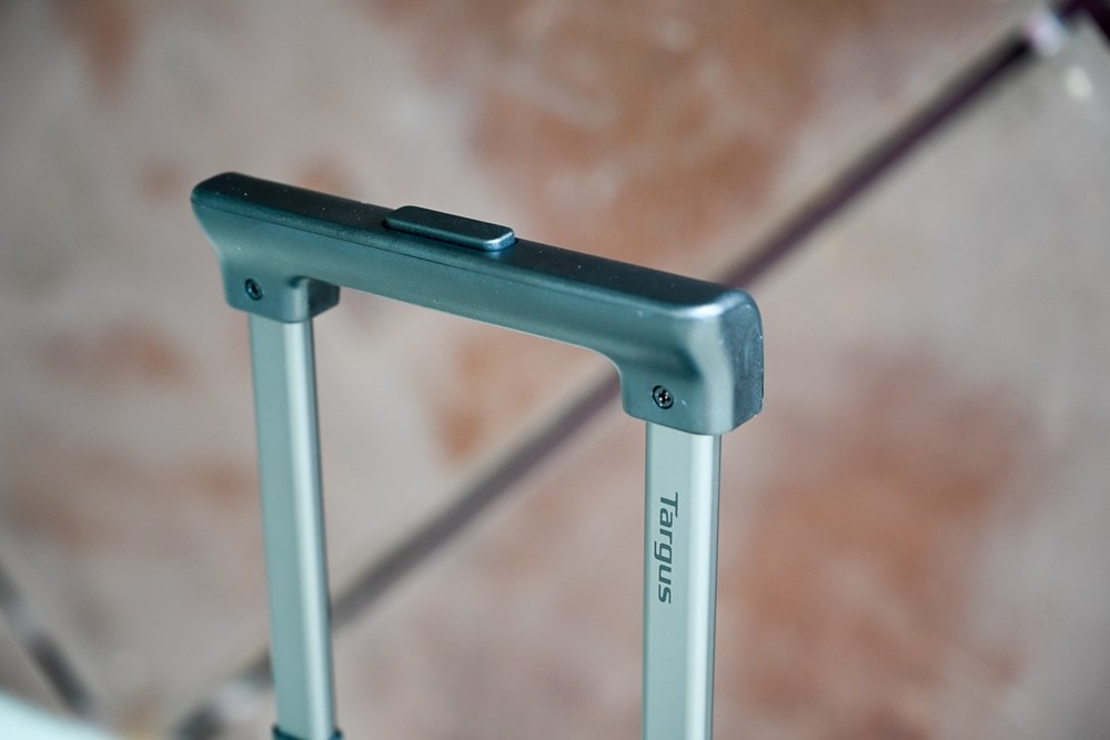 商務拉桿行李箱推薦｜Targus筆電防護登機箱 Pro-Tek®20” 莫蘭迪藍好看到炸，直接帶我入坑!