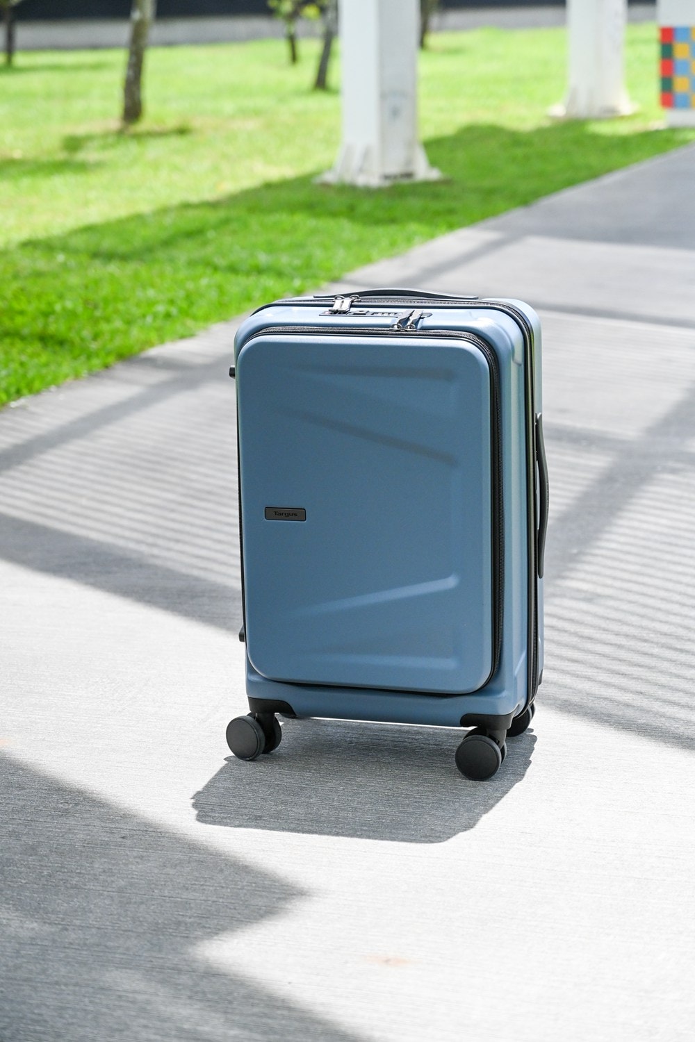 商務拉桿行李箱推薦｜Targus筆電防護登機箱 Pro-Tek®20” 莫蘭迪藍好看到炸，直接帶我入坑!