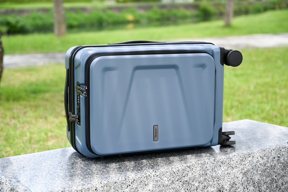 商務拉桿行李箱推薦｜Targus筆電防護登機箱 Pro-Tek®20” 莫蘭迪藍好看到炸，直接帶我入坑!