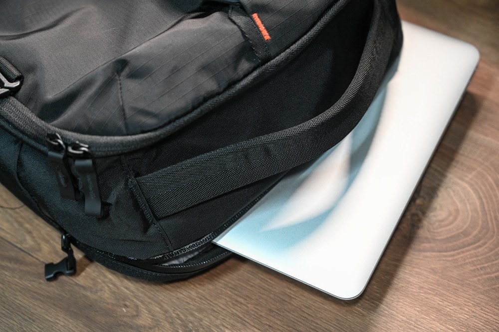 Targus Terra 環保電腦後背包，可收納15-16吋筆電，戶外探索附背包防雨罩，23L日常生活旅行!