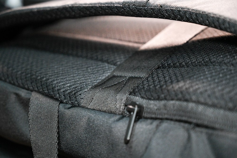 Targus Terra 環保電腦後背包，可收納15-16吋筆電，戶外探索附背包防雨罩，23L日常生活旅行!