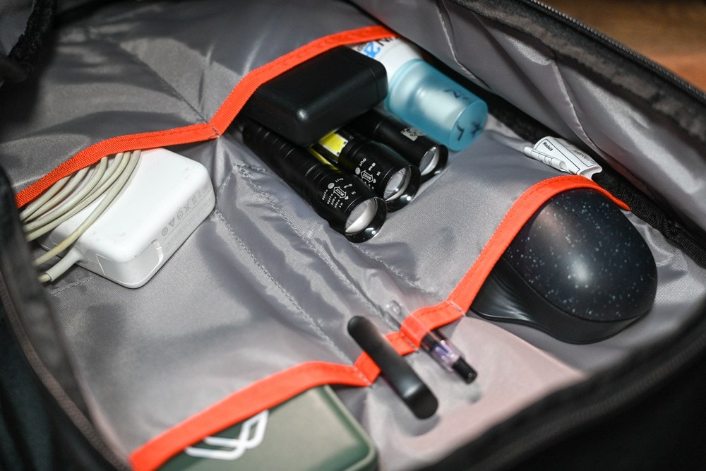 Targus Terra 環保電腦後背包，可收納15-16吋筆電，戶外探索附背包防雨罩，23L日常生活旅行!