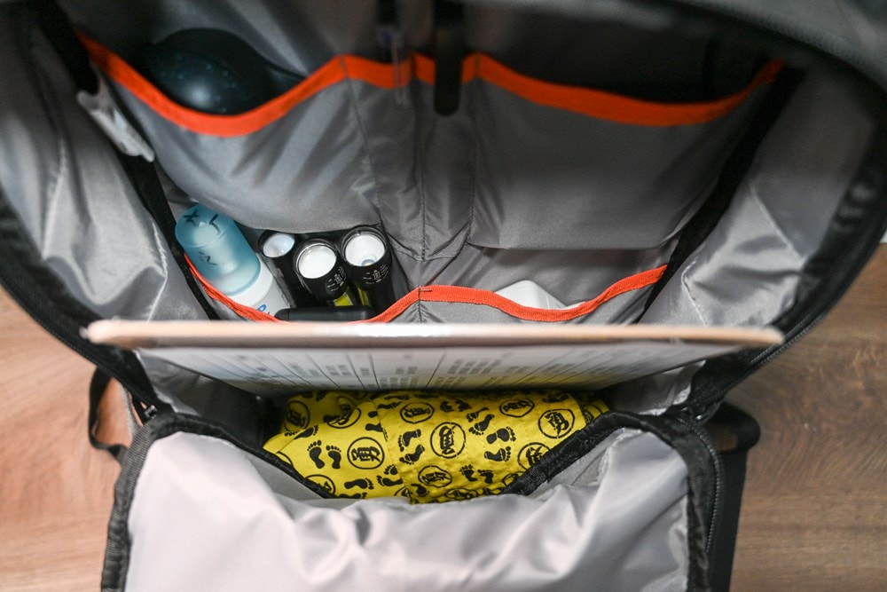 Targus Terra 環保電腦後背包，可收納15-16吋筆電，戶外探索附背包防雨罩，23L日常生活旅行!