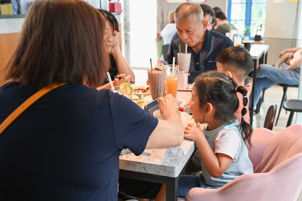 屏東可可巧克力園區半日遊 | 親子摘果體驗、可可冰淇淋&多肉療癒植栽DIY，可可覓境咖啡廳 濃濃可可冰沙、可可風味套餐，屏東旅遊景點半日遊!