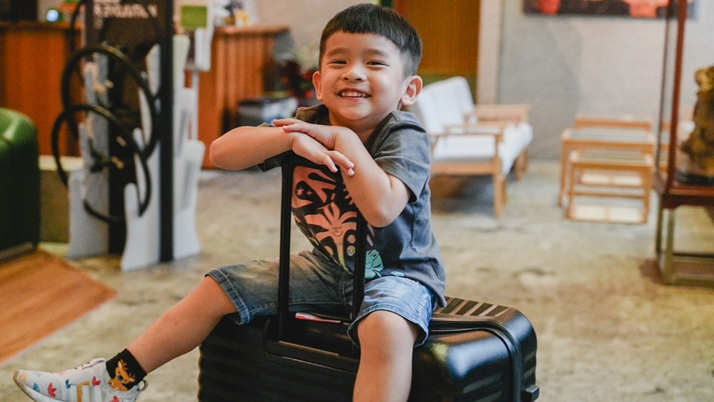 行李箱 登機箱 開箱 | With Me前開上掀波卡箱，五大精選特色強力推薦!行李超能裝、攤開好輕鬆，四天三夜旅行就靠它!