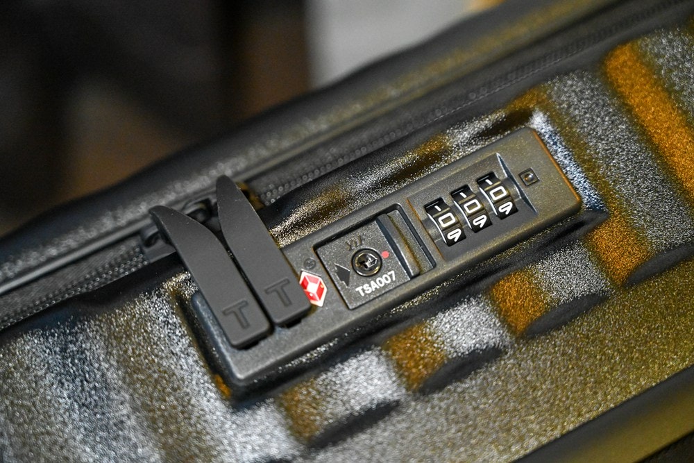 行李箱 登機箱 開箱 | With Me前開上掀波卡箱,五大精選特色強力推薦!行李超能裝、攤開好輕鬆,四天三夜旅行就靠它! - 第7張圖 行李箱 登機箱 開箱 | With Me前開上掀波卡箱,五大精選特色強力推薦!行李超能裝、攤開好輕鬆,四天三夜旅行就靠它!